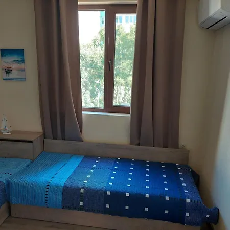 делукс 2 * Бургас