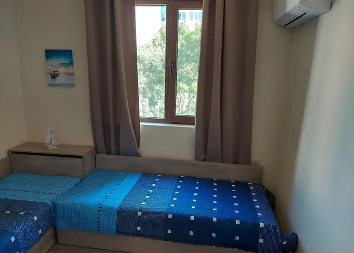 делукс 2 * Бургас